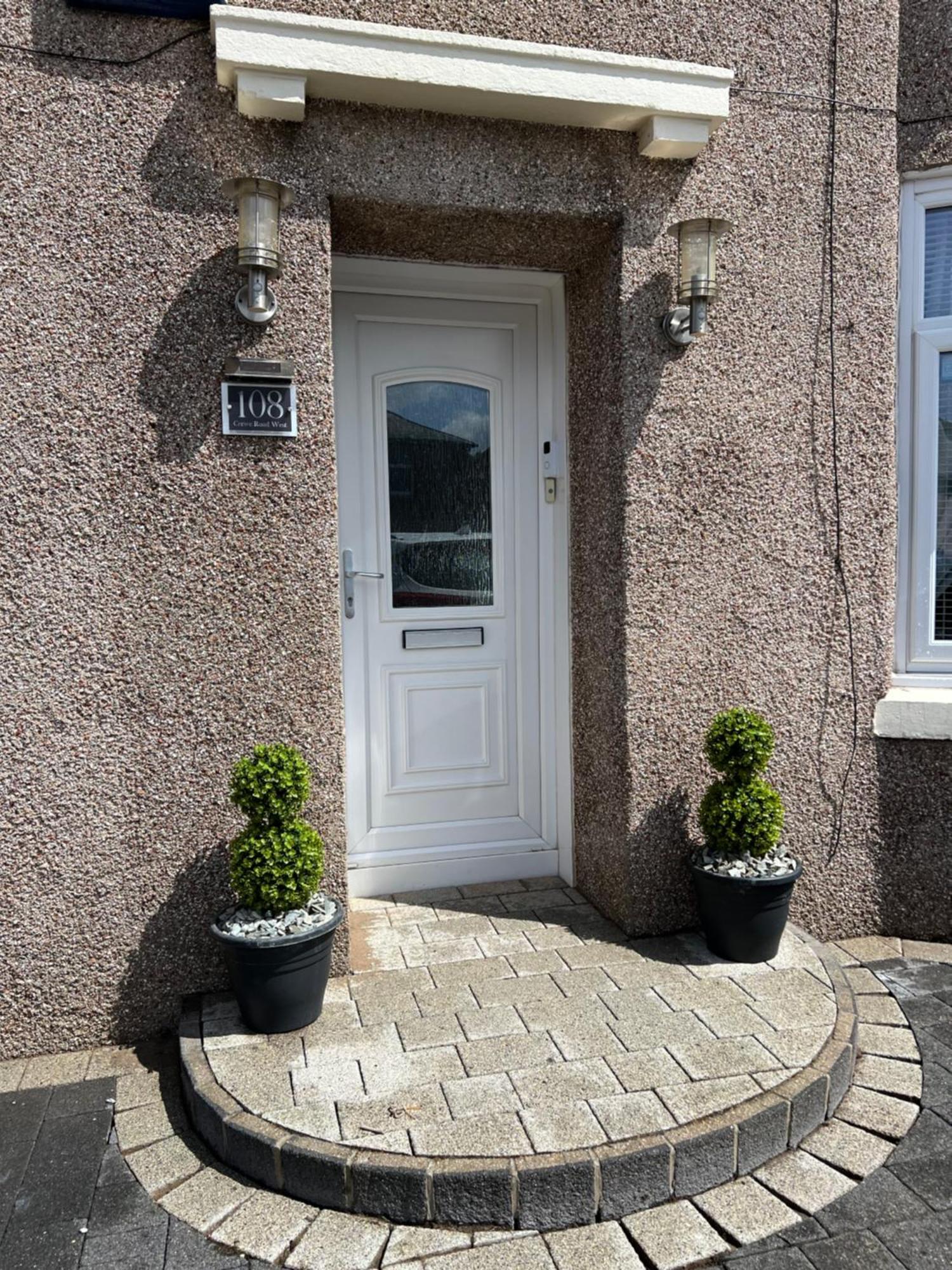 Crewe Apartment - 2 Bed, Free Off Street Parking And Private Garden EDI Buitenkant foto
