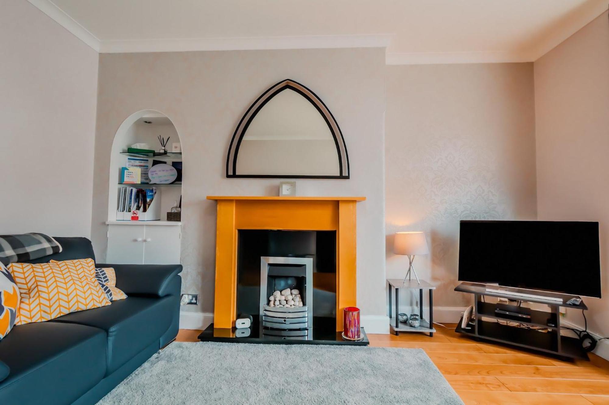 Crewe Apartment - 2 Bed, Free Off Street Parking And Private Garden EDI Buitenkant foto