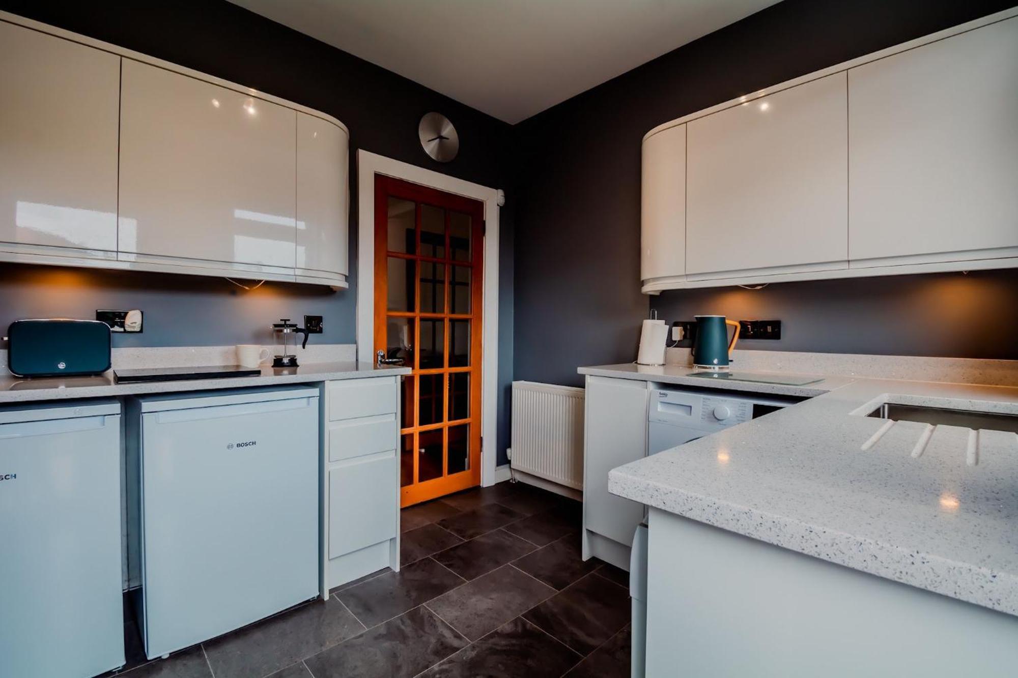Crewe Apartment - 2 Bed, Free Off Street Parking And Private Garden EDI Buitenkant foto